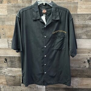 Men’s button down Harley Davidson t-shirt